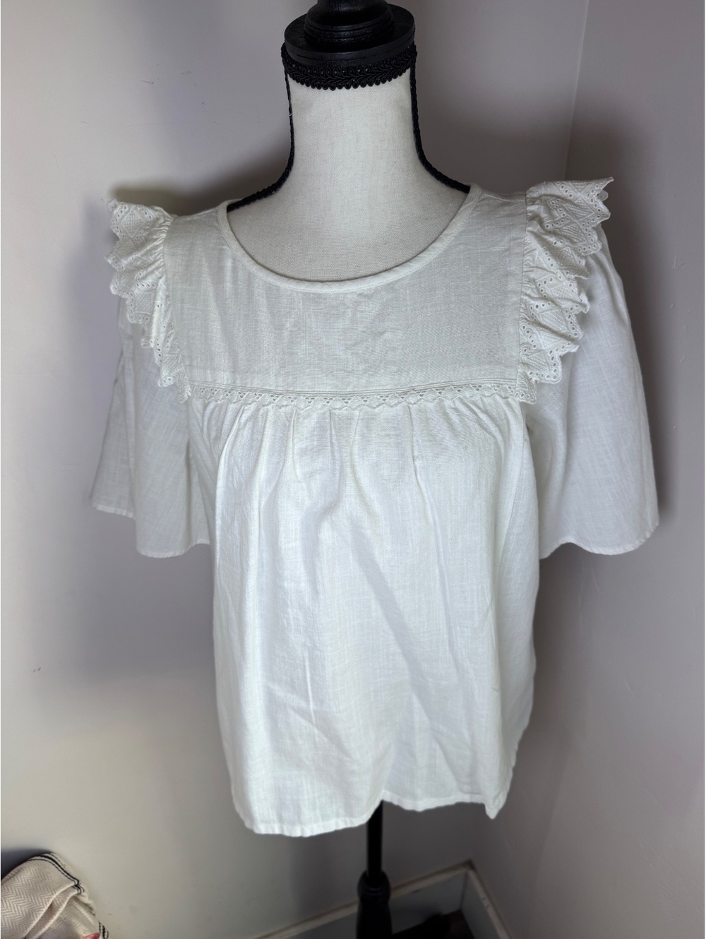 Women's White Eyelet Ruffle Sleeve Blouse Size XL- Brand New